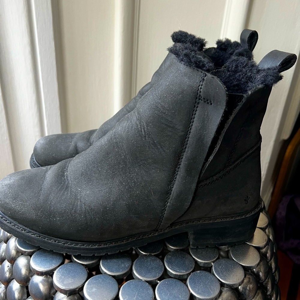 Emu Shearling booties